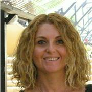 Laureata in medicina veterinaria, insegno biologia e scienze per studenti di scuola media e superiore